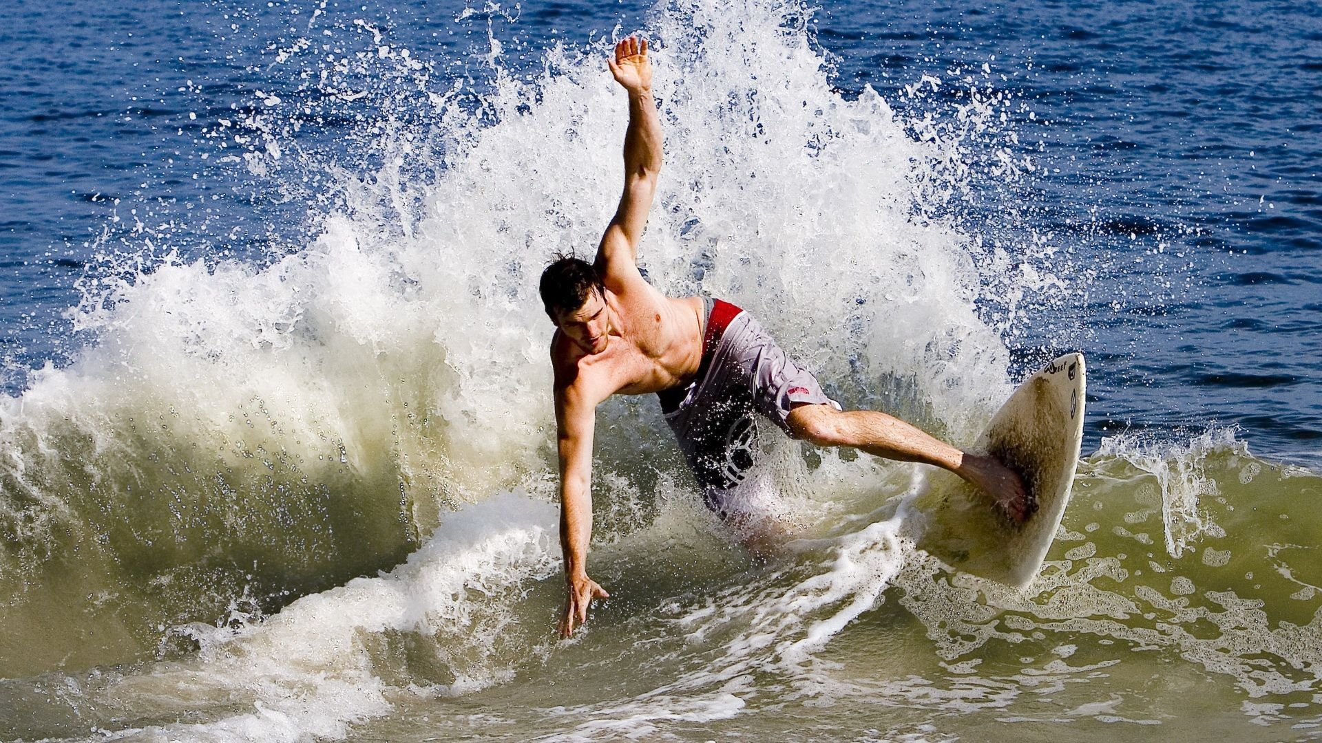 攀岩运动普及广泛吸引青少年参与，攀岩运动的好处和坏处